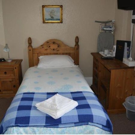 Queens Hotel Уик Екстериор снимка
