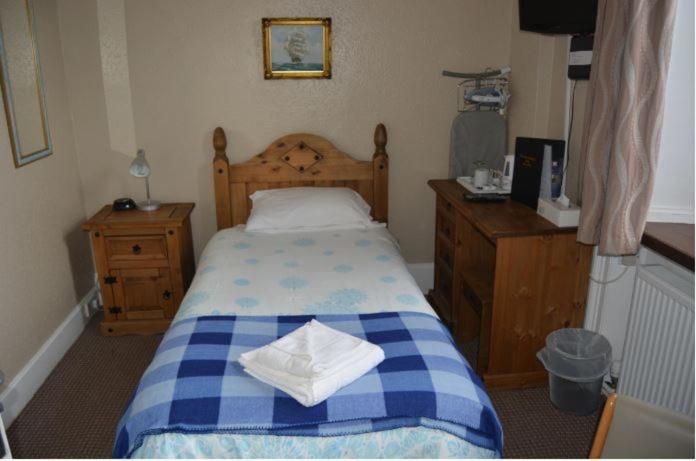Queens Hotel Уик Екстериор снимка